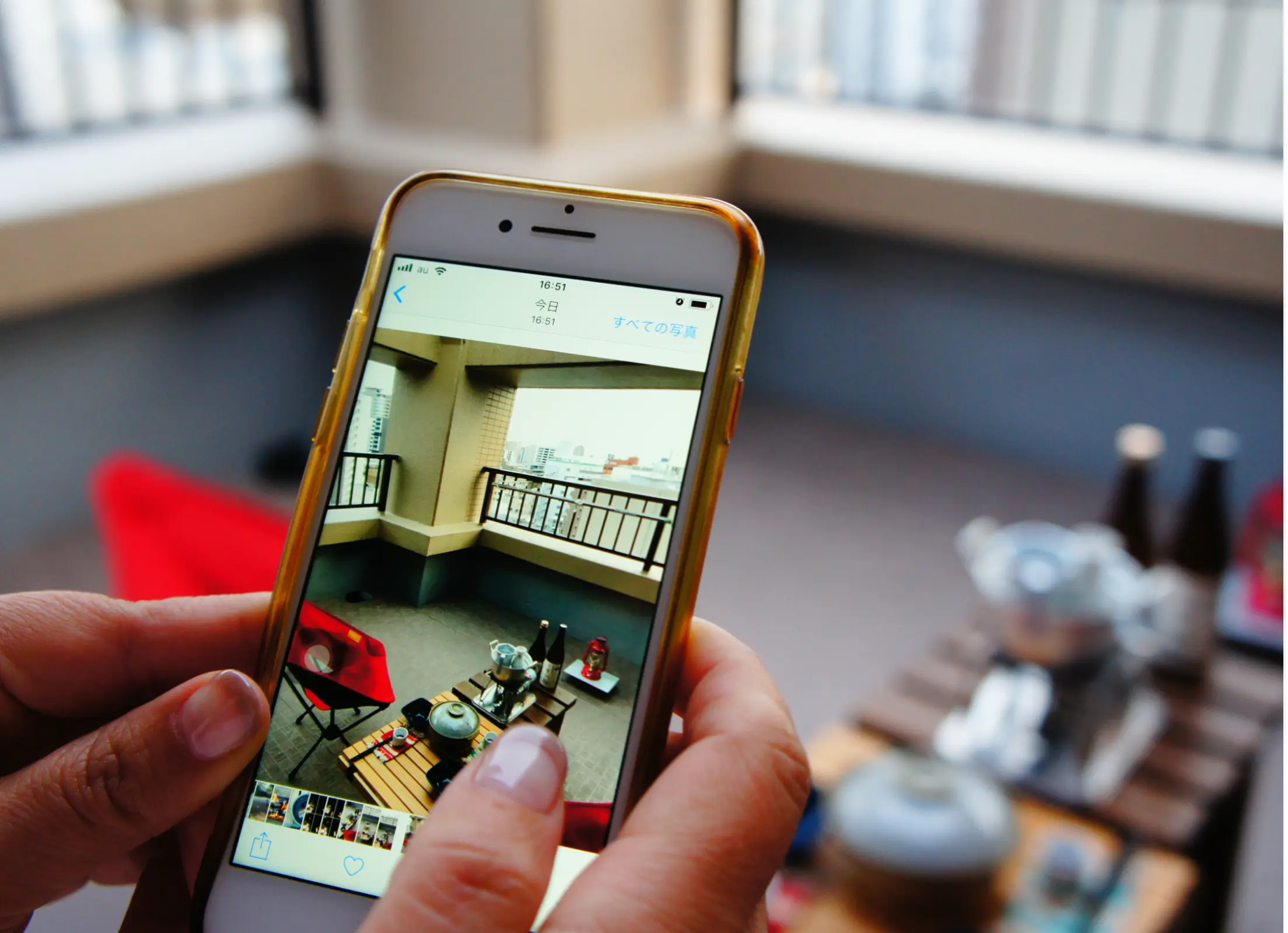 Instagram投稿用の撮影をする様子