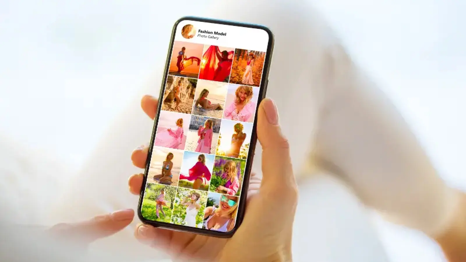スマートフォンでInstagramの投稿一覧を確認しているイメージ
